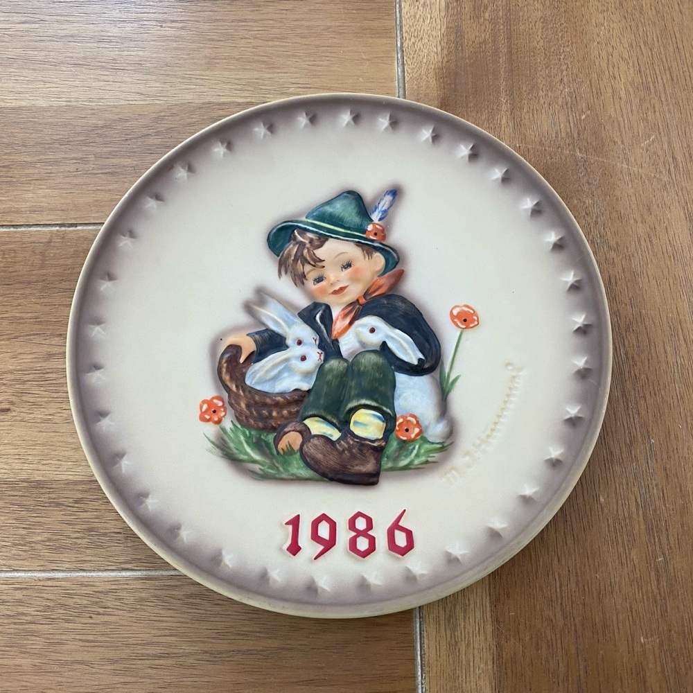 Hummel Vintage Bunny Rabbit Plate Boy 1986 Collector Plate